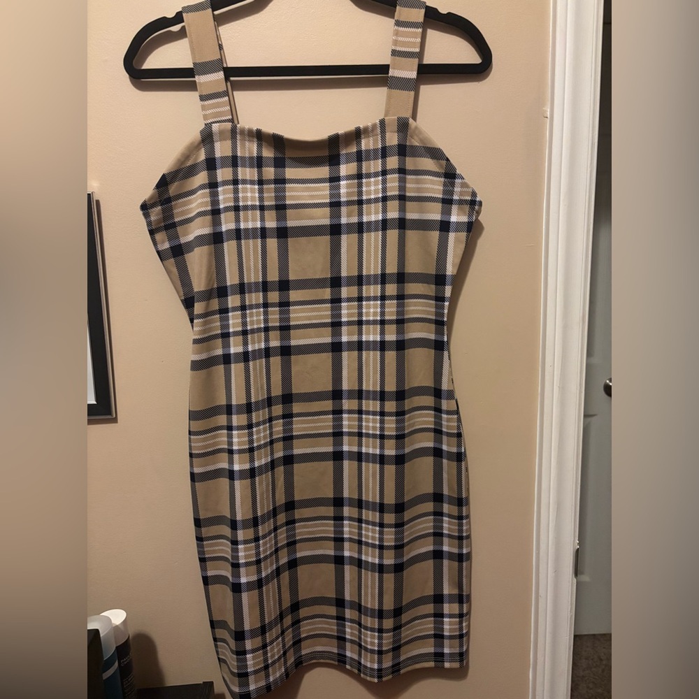 Elegant Plaid Dress - Picture 1 of 5